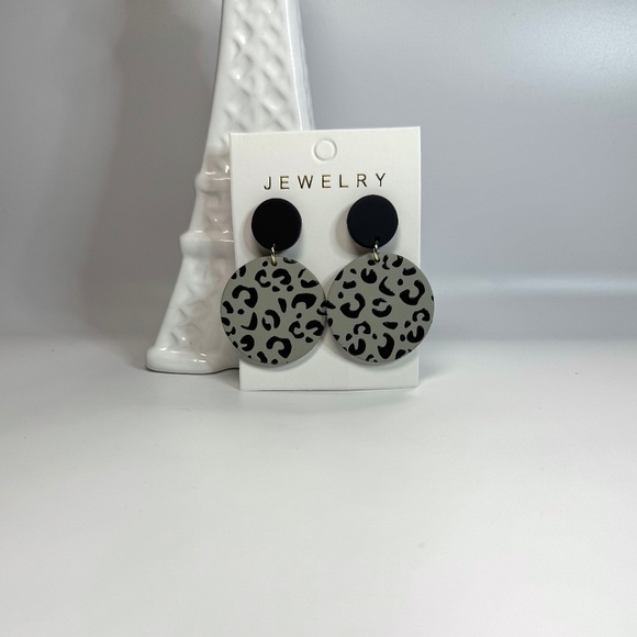Sexy Leopard Pattern Earrings - Picture 1 of 3